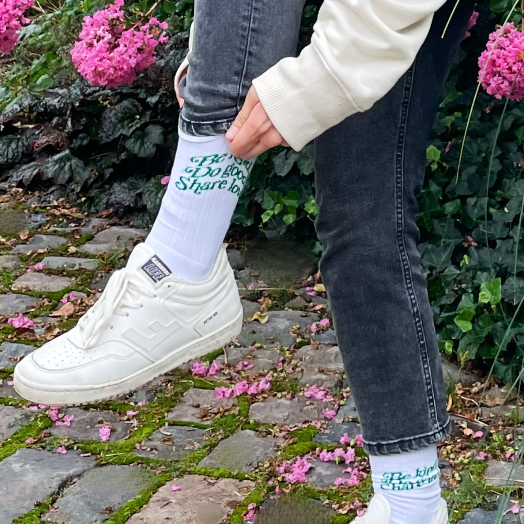 Navucko Socken "Be kind. Do good. Share love."